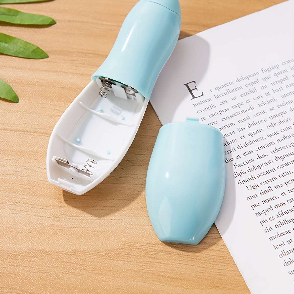 Electric Nail Sharpener Set for Kids – Safe & Painless Battery-Powered Nail Trimmer with LED Light (Pink/Blue, AA Batteries Not Included)